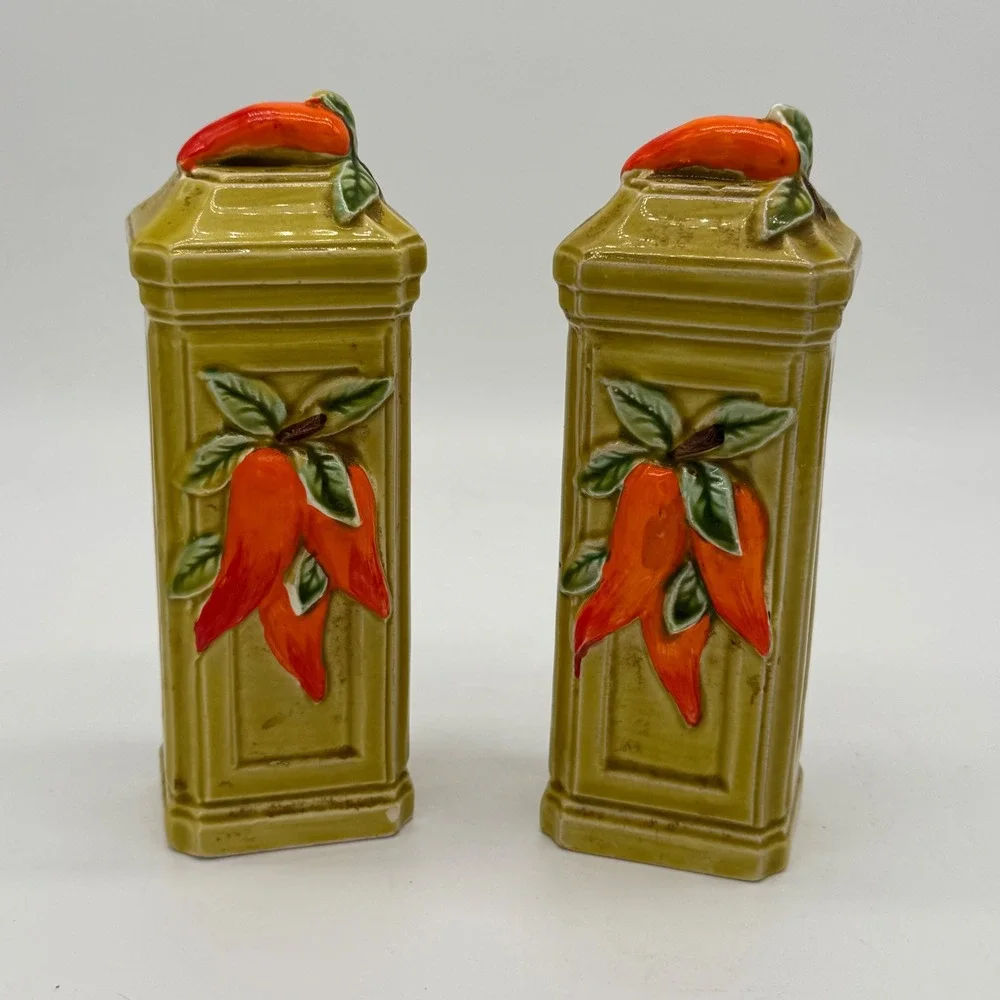 Vintage Lefton Japan Chili Pepper Salt & Pepper Shakers Set Ceramic 5949